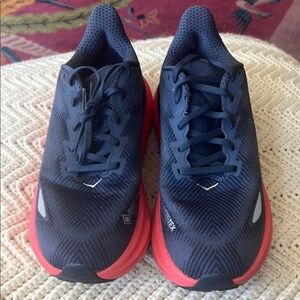 Women’s size 8.5 Hoka Clifton Gortex